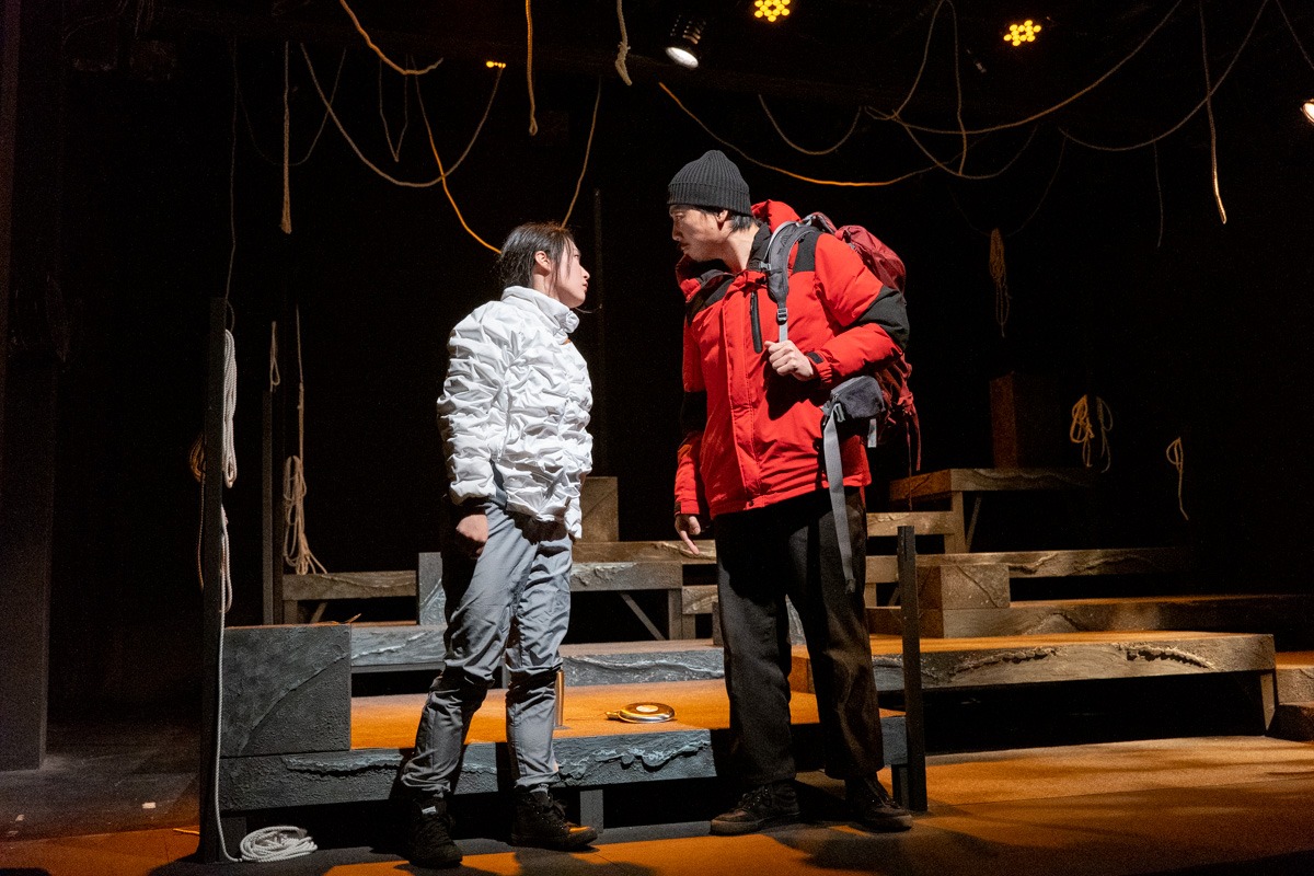 オレンヂスタ 第9回公演「黒い砂礫」より。（撮影：羽鳥直志）