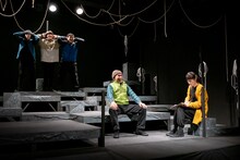 オレンヂスタ 第9回公演「黒い砂礫」より。（撮影：羽鳥直志）