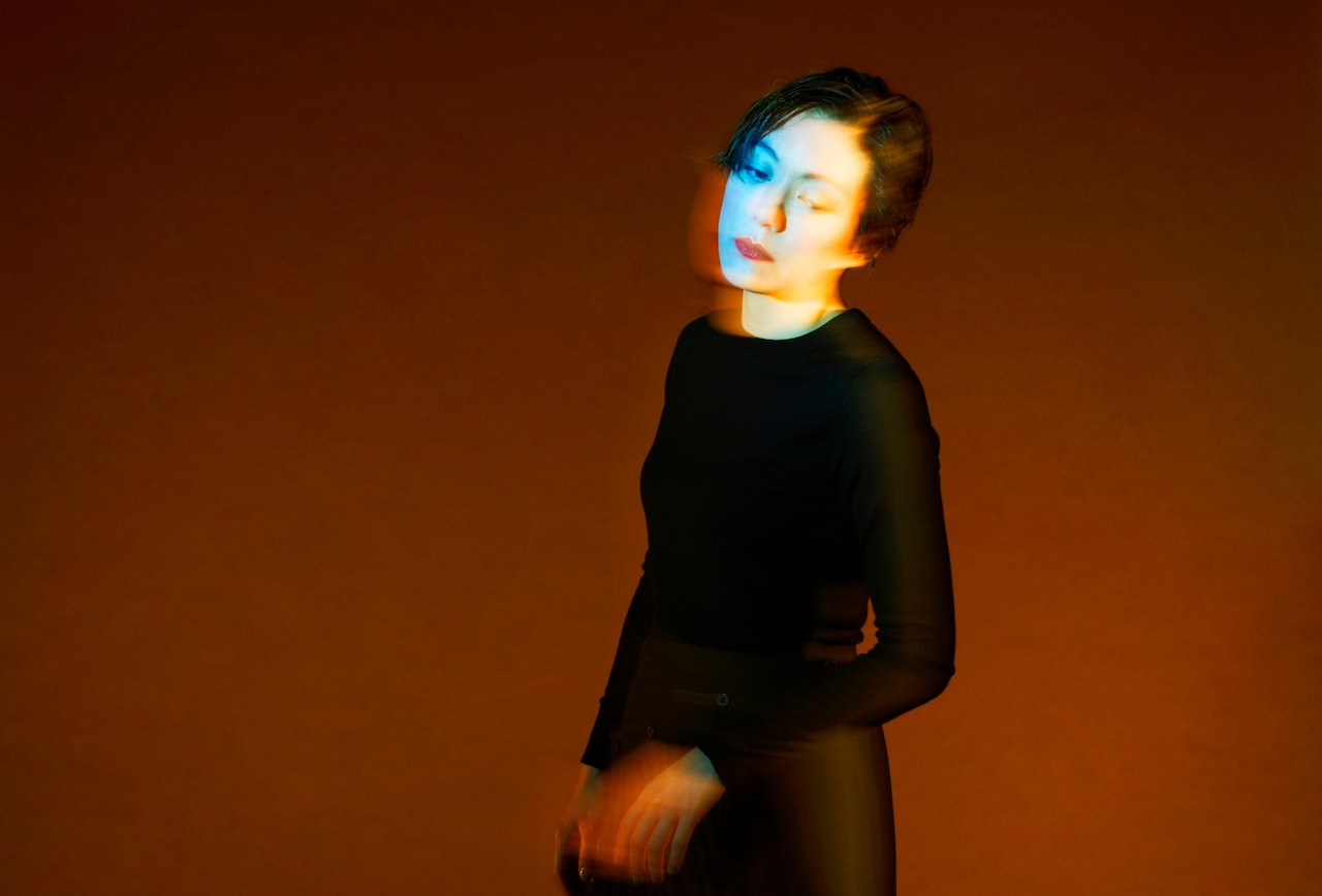 栗山民也演出、鈴木杏の一人芝居「殺意 ストリップショウ」ビジュアル解禁