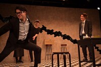 演劇集団stereotype「Concorde Effect」より。（撮影：小嶋謙介）