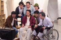 芝居処 華ヨタ 第1回公演「カッコーの巣の上を」より。（撮影：辻野花）