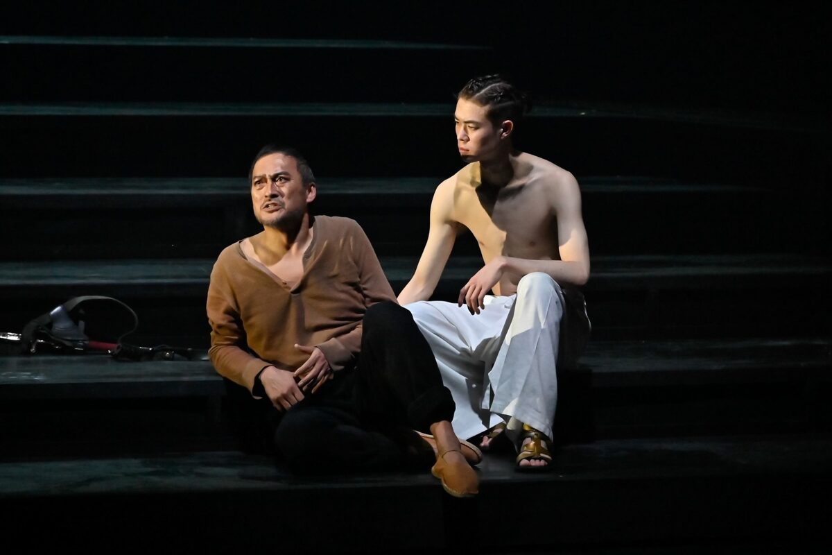渡辺謙がスペイン将軍 宮沢氷魚がインカの王演じる ピサロ 幕開け ステージナタリー 渡辺謙がスペイン将軍 宮沢氷魚がインカの王演じる ピサロ 幕開け ステージナタリー
