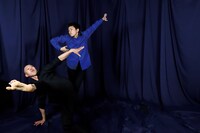 奥山ばらば 新作デュオ公演「ホシメグリの歌」のビジュアル。（撮影：腰山大雅）