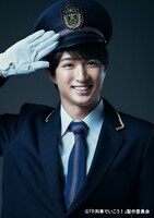 鷲尾修斗扮する音無歌五郎。（“駅員さん”ver.）