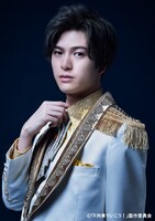 遊馬晃祐扮する朝霧涼平。（アイドルver.）