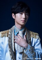 赤名竜之輔（VOYZ BOY）扮する武藤優馬。（アイドルver.）