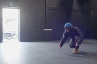 山下残 新作公演「Invitation」より。（撮影：中谷利明）