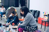 財団、江本純子 vol.16「わたしを信じて」より。（撮影：藤田晃輔）