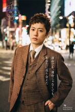 ナレーター役の原田優一。