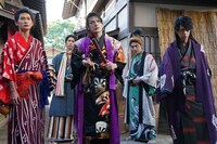 映画「死神遣いの事件帖 -傀儡夜曲-」の場面写真。