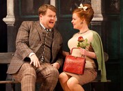 「一人の男と二人の主人」より。(c)Johan Persson