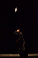 「ゴドーを待ちながら」より。（Photo by Aya Sakaguchi）