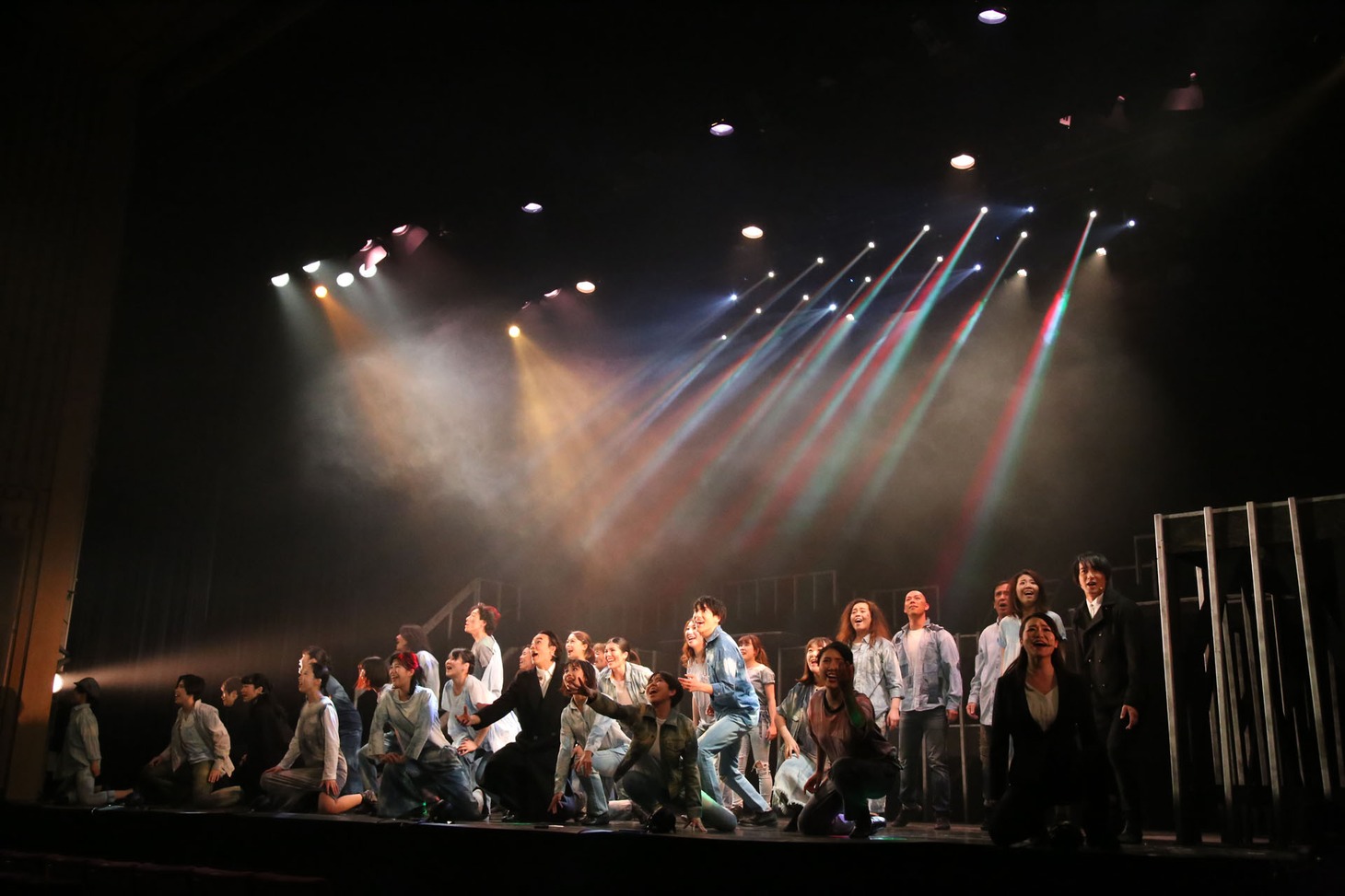 劇団とっても便利 25周年記念公演 ミュージカル「美しい人」より。（撮影：溝口理香）