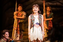 地球ゴージャス25周年祝祭公演「星の大地に降る涙 THE MUSICAL」ゲネプロより。