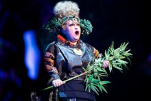 地球ゴージャス25周年祝祭公演「星の大地に降る涙 THE MUSICAL」ゲネプロより。