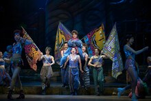 地球ゴージャス25周年祝祭公演「星の大地に降る涙 THE MUSICAL」ゲネプロより。