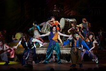 地球ゴージャス25周年祝祭公演「星の大地に降る涙 THE MUSICAL」ゲネプロより。