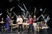 鳥の劇場「《不思議の国のアリスの》帽子屋さんのお茶の会」より。