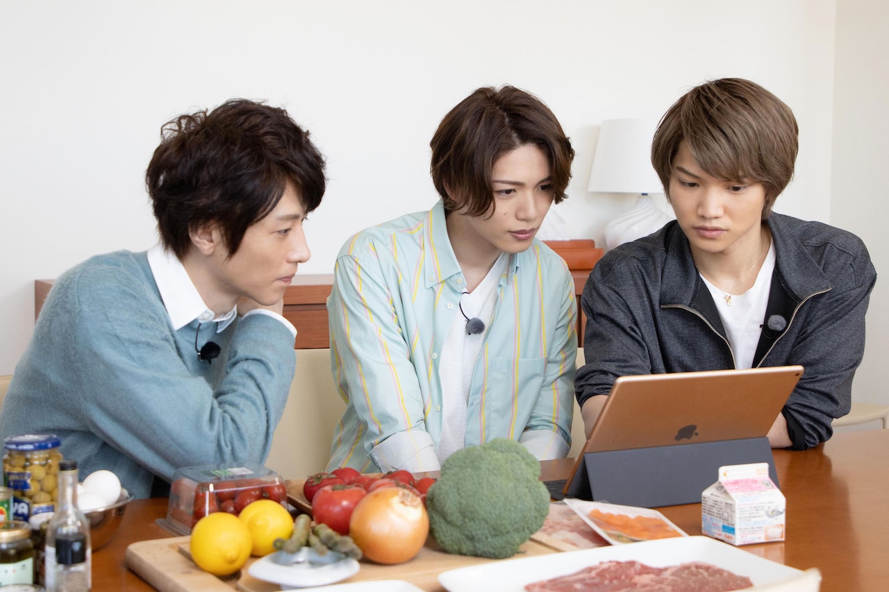 「『2.5次元男子推しTV』シーズン4」第5回より。左から鈴木拡樹、立石俊樹、三浦宏規。