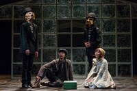 「音のいない世界で」より。（撮影：谷古宇正彦）