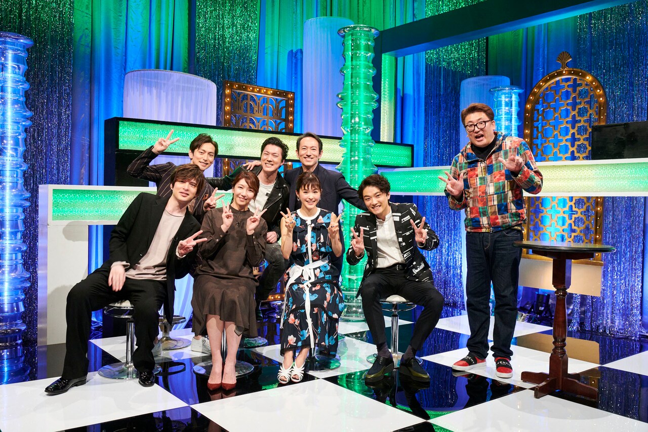 前列左から城田優、瀬奈じゅん、昆夏美、井上芳雄、福田雄一。後列左から川久保拓司、吉野圭吾、鈴木壮麻。