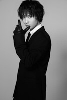 フォトマガジンプロジェクト「Stage Actor Alternative」より、植田圭輔。