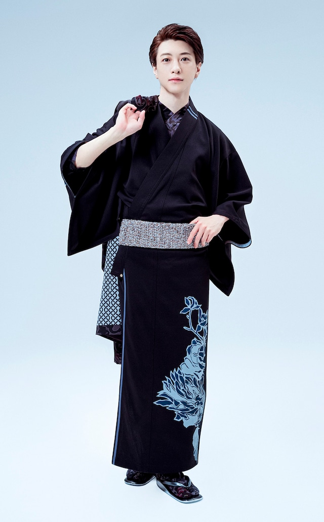 JOTARO SAITOの“キモノ”をまとう鈴木拡樹。（photo by TRMN）