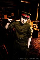 碕理人扮する平腹。