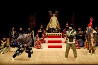 「唐人相撲」より。（撮影：細野晋司）