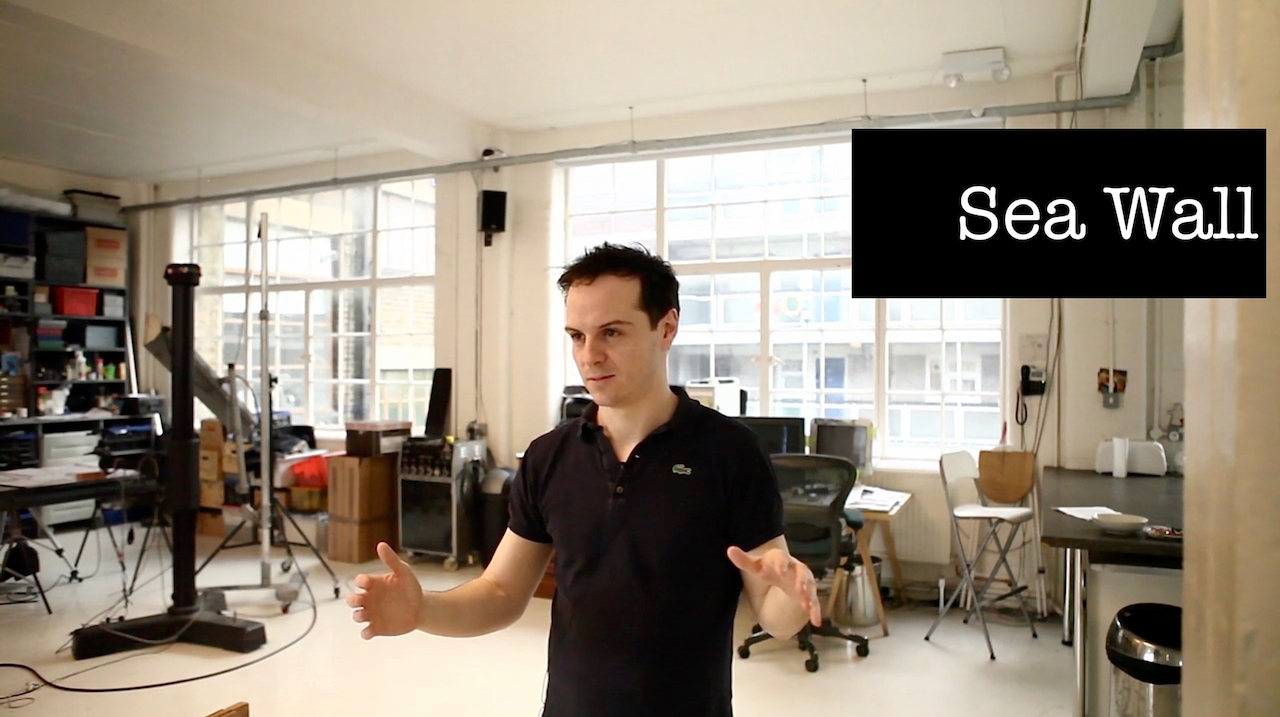 アンドリュー・スコットの一人芝居、映像版「Sea Wall」がYouTubeで5月18日まで