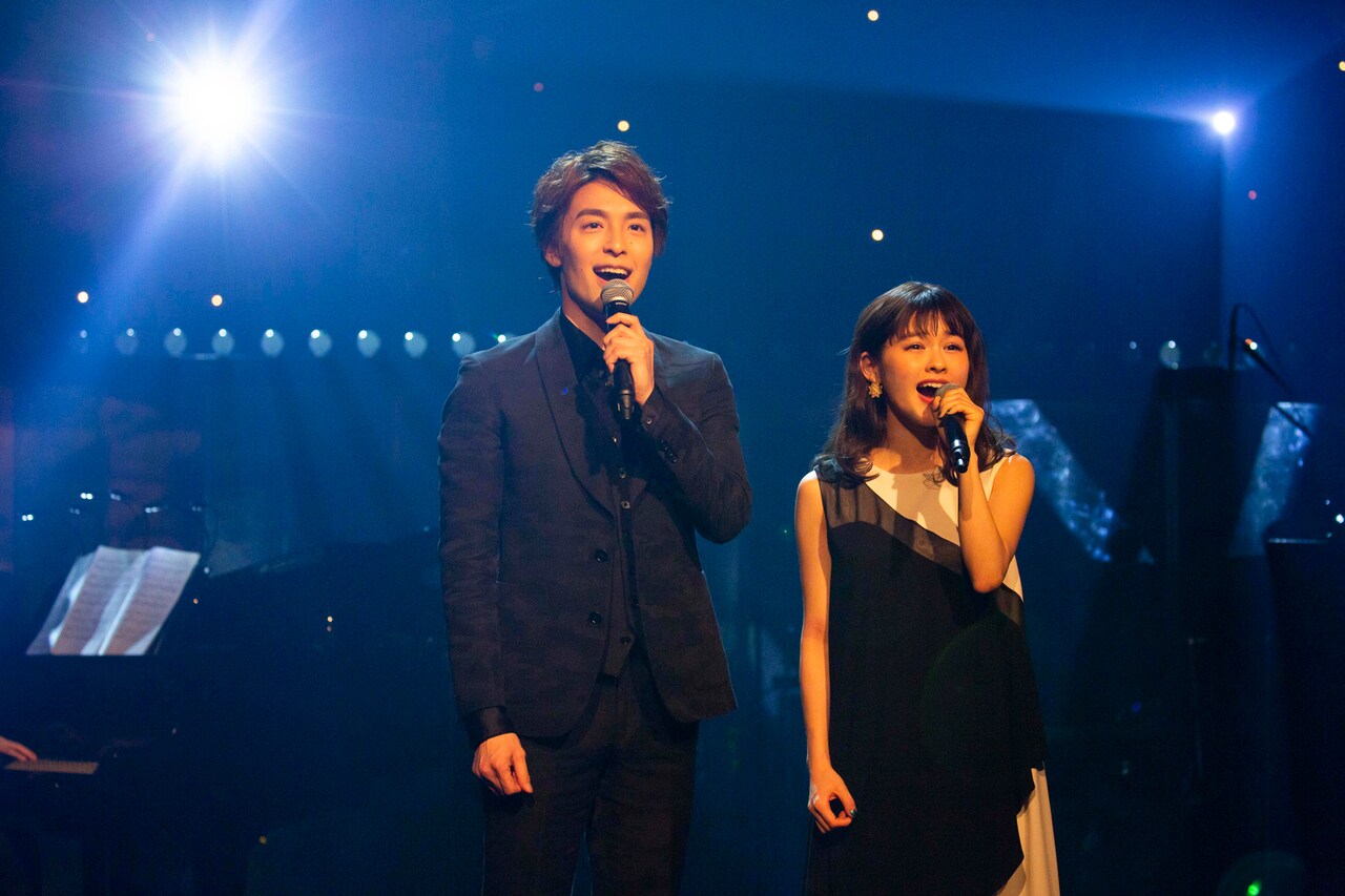 左から海宝直人、昆夏美。