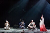 「現代能楽集 鵺」より。（撮影：谷古宇正彦）