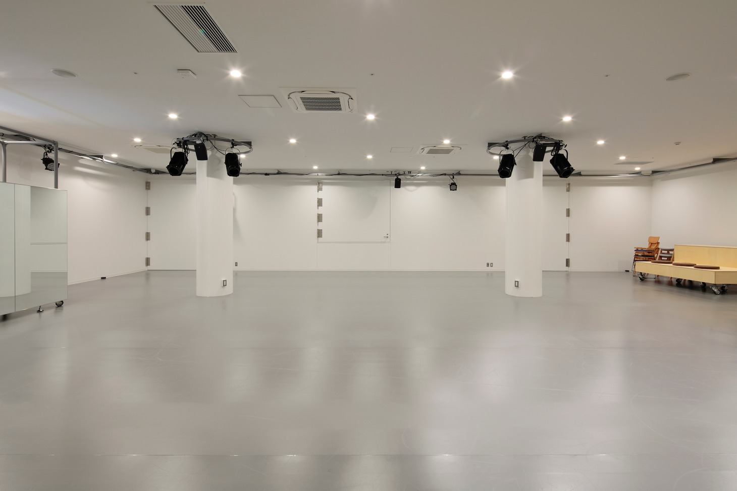 Dance Base Yokohamaのアクティングエリアの様子。