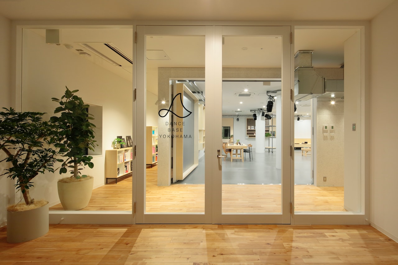 Dance Base Yokohamaのエントランス。