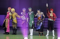 「おそ松さん on STAGE ～SIX MEN'S SHOW TIME 3～」より。(c)赤塚不二夫／「おそ松さん」on STAGE製作委員会2019