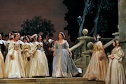 「清教徒」より。(Photo:Ken Howard / Metropolitan Opera)