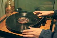 「泊まれる演劇 In Your Room『ROOM 102』」ビジュアル