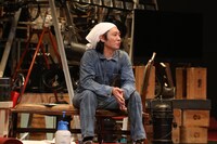 本多劇場グループ PRESENTS「DISTANCE」より。（撮影：和田咲子）