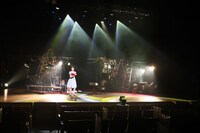 本多劇場グループ PRESENTS「DISTANCE」より、井上小百合「齷齪とaccept」。（撮影：和田咲子）