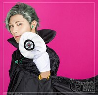 小谷嘉一扮する双巳リョウイチ。