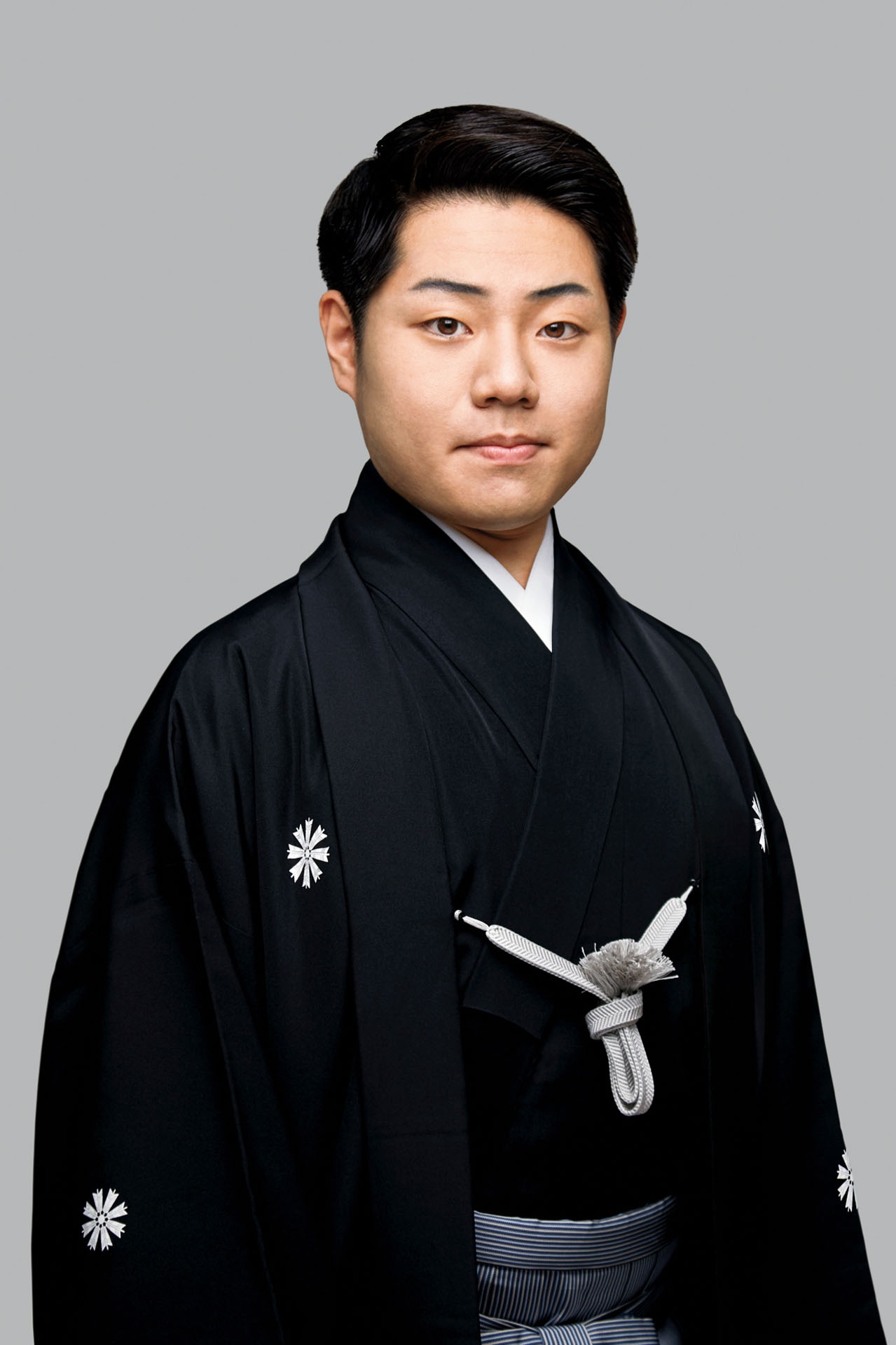 中村鷹之資