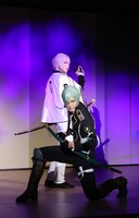 2.5次元ミュージカル「ミュージカル『刀剣乱舞』」より刀剣男士（髭切 / 膝丸）。（写真提供：日本芸術文化振興会）