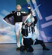 2.5次元ミュージカル「ミュージカル『刀剣乱舞』」より刀剣男士（髭切 / 膝丸）。（写真提供：日本芸術文化振興会）