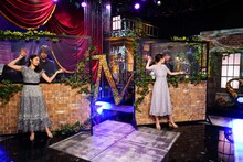 左から桜井玲香、浦井健治、伊原六花、柿澤勇人。