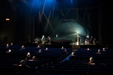 「Meditation -The day before daylight-」より。（撮影：柳原写真事務所）