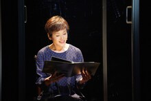 「劇場の灯を消すな！Bunkamuraシアターコクーン編 松尾スズキプレゼンツ アクリル演劇祭」の収録より、大竹しのぶ。