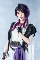 エリザベス・マリー扮するヴァニタス。