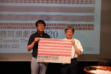 「豊岡演劇祭2020 Toyooka Theater Festival」記者会見より。左から中貝宗治豊岡市長と平田オリザ。