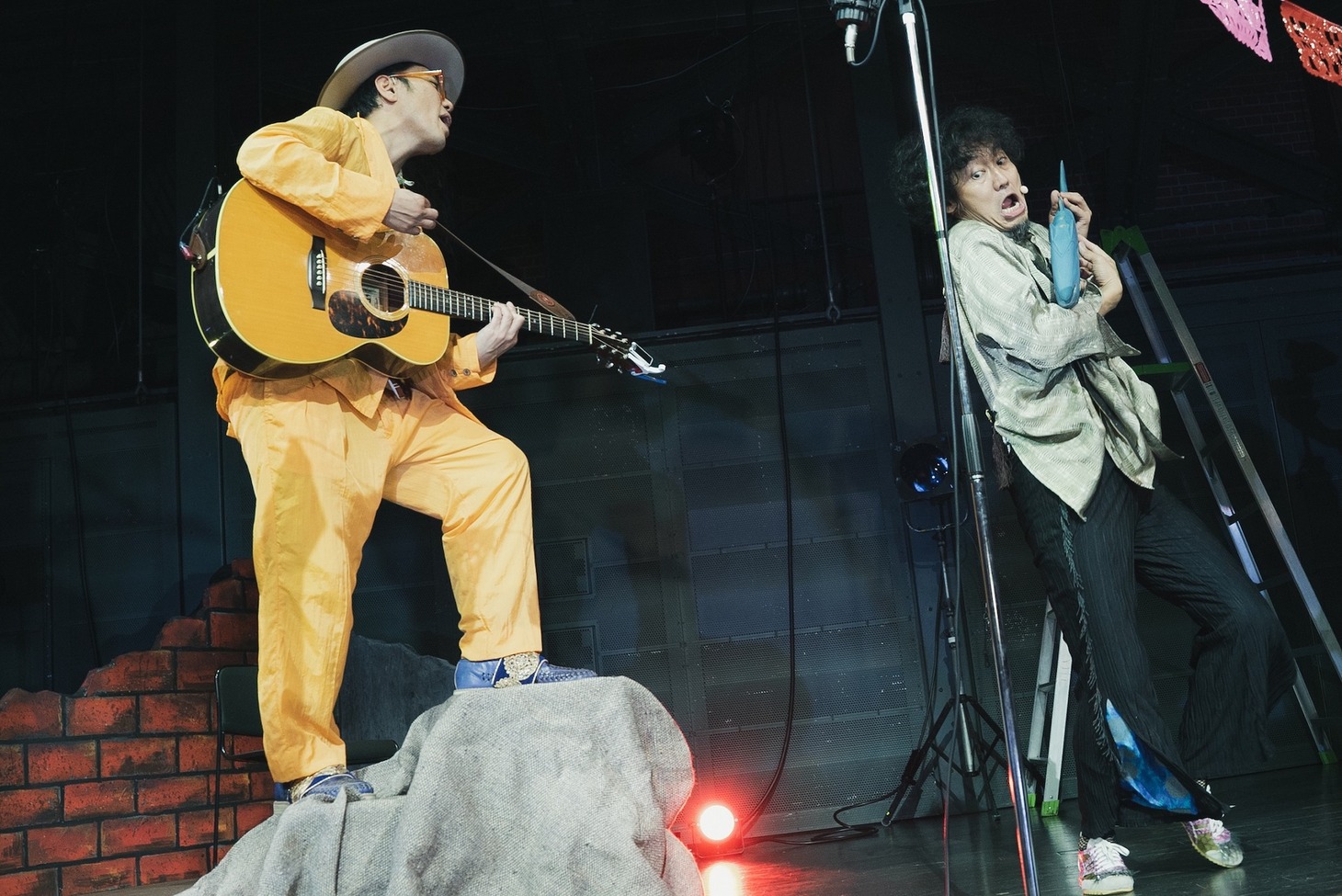 近藤良平（コンドルズ）×永積崇（ハナレグミ）「great journey 4th - online」より。（Photo by Sugawara Kota）
