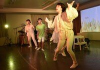 「ひとあしひとあし」稽古の様子。